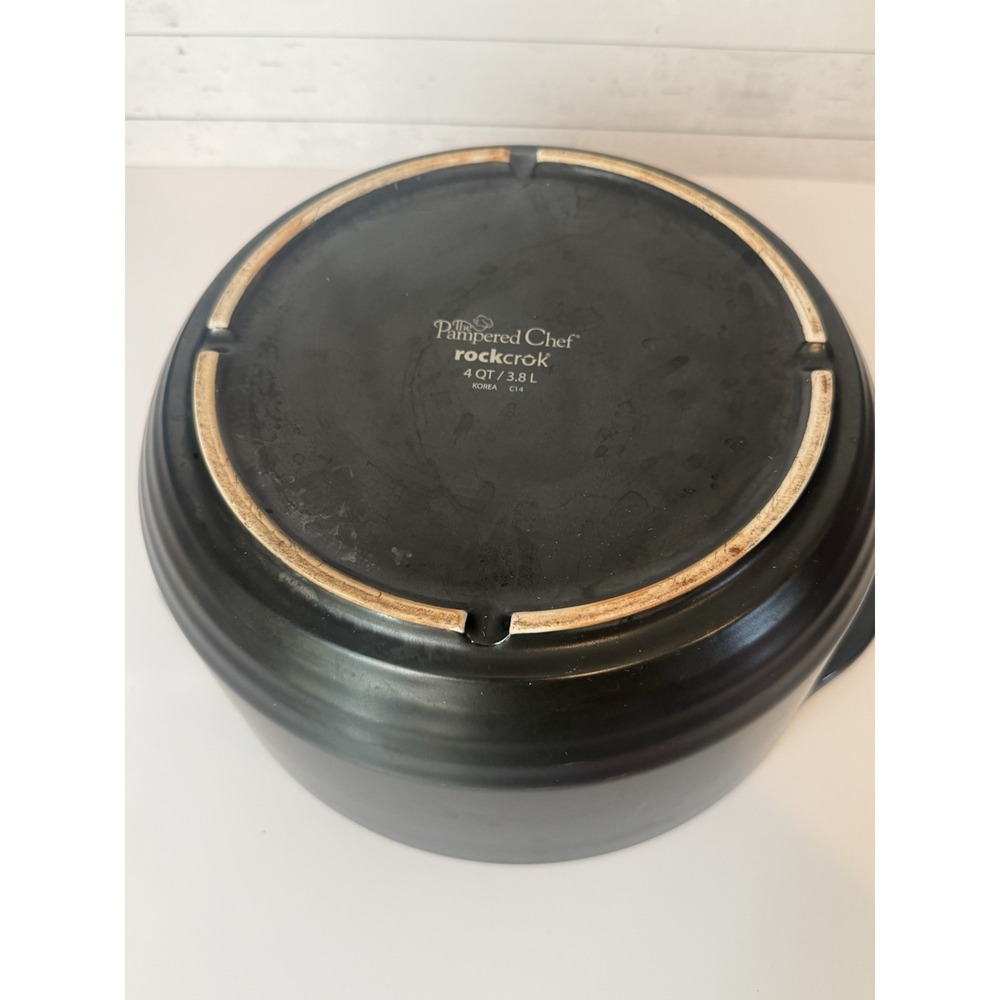 Pampered Chef Rockcrok Dutch Oven Round Baking Casserole Dish Black 4 QT NO LID - Picture 4 of 5